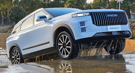 Magyarországra jön a Jaecoo: Kínában vezettük a BMW X1 és X5 méretű új SUV-okat