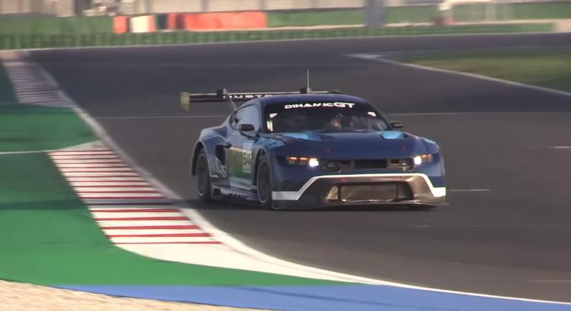 Így táncol nyélen az új Ford Mustang versenyautó
