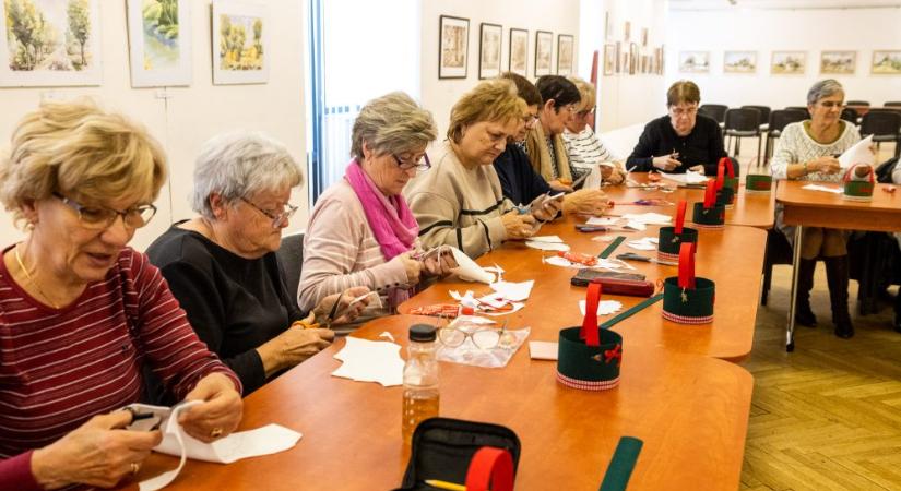 Karácsonyváró alkotó nyugdíjasoknak