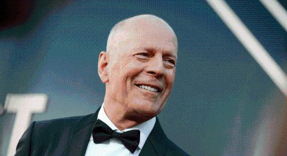 Megható fotót osztottak meg a gyógyíthatatlan beteg Bruce Willisről