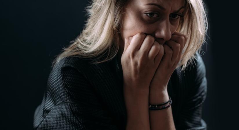 Segítséget kér az anya: el akarja mondani lányának, hogy az apja valójában a testvére