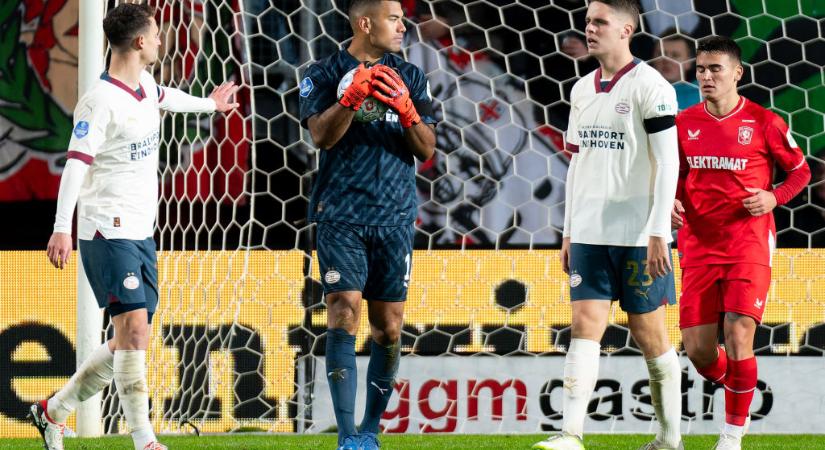 Eredivisie: a PSV továbbra is százszázalékos, zárkózik az Ajax