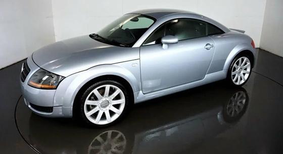 Véget ért az Audi TT gyártása, kilőhet az olyan példányok ára, mint egy ilyen, alig 1000 kilométert futotté