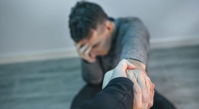 A szenvedélybetegeknek is segítő kezet nyújtanak