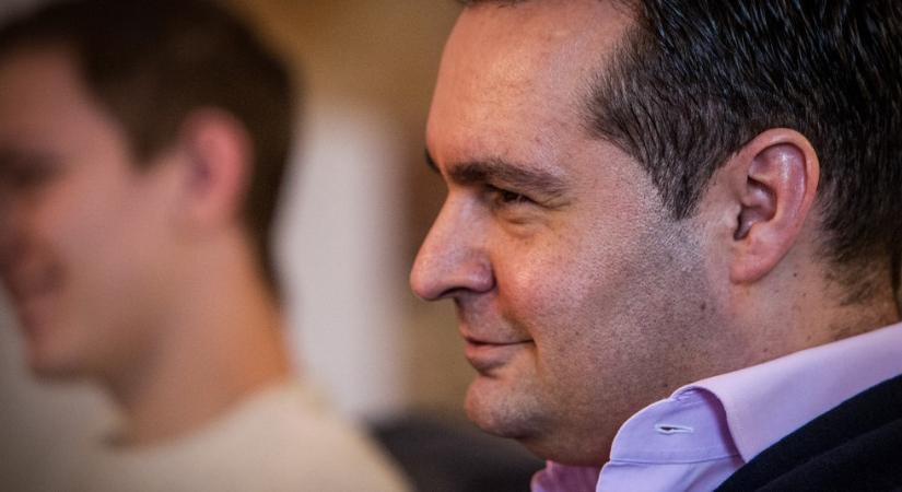 Leváltották Romániában a határrendőrség vezetőit a korrupcióért elítélt nagybányai polgármester szökése miatt