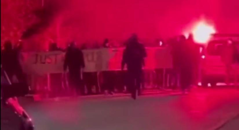 Francia fiatalok behatoltak egy no-go zónába, elegük lett a bevándorlókból  videó