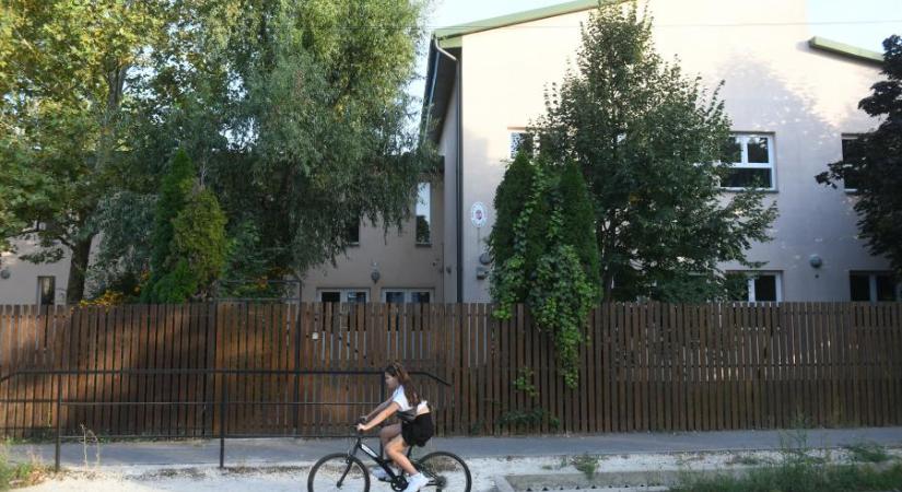 „Közel 300 tanuló és több, mint 20 pedagógus kerülhet önhibáján kívül az utcára” – Elutasította a kormányhivatal a Qualitas Gimnázium kérelmét