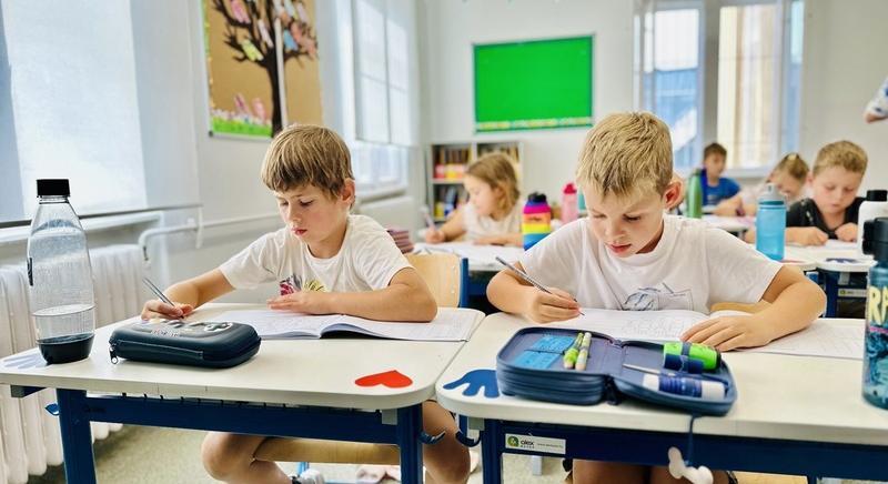 Miért előny a gyerek számára, ha kéttannyelvű iskolában tanulhat?
