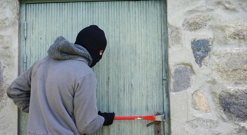 Mohácsi présházakat és autókat fosztogató tolvajokat fogtak a rendőrök