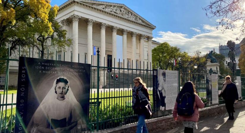 Kerítéskiállítás ad ízelítőt a megnyitó előtt a Magyar Menyasszony tárlatból