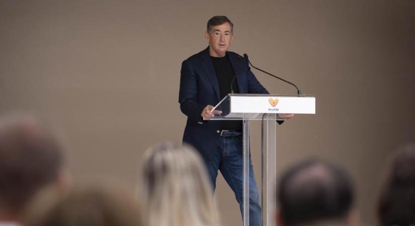 Még hogy nincs verseny a magyar közbeszerzéseken: Tiborcz István volt üzlettársa elől vitt el egy 13 milliárdos tendert Mészáros Lőrinc családi cége