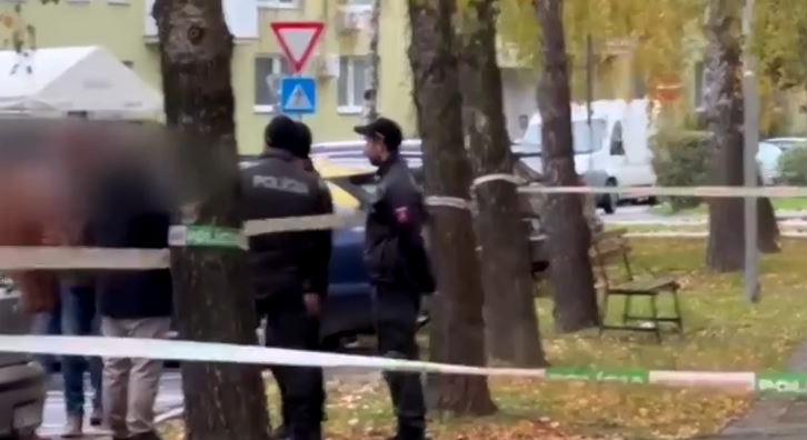Késsel támadt családjára egy férfi Vágsellyén, hárman meghaltak - videó