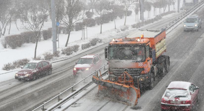 Figyelem! Erős havazás várható keddtől, ezekben a vármegyékben kell készülni rá