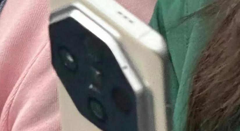 Elférne az Oktogon az Oppo Find X7 Pro hátlapján