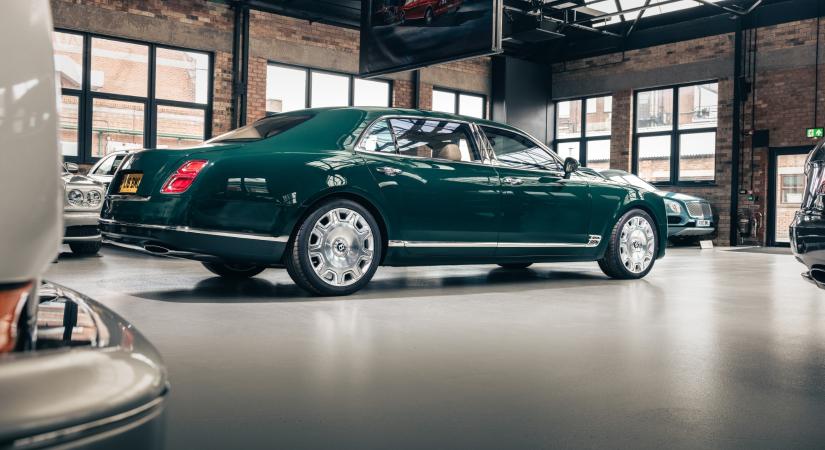 II. Erzsébet királynő Bentley-je maga a klasszikus brit elegancia
