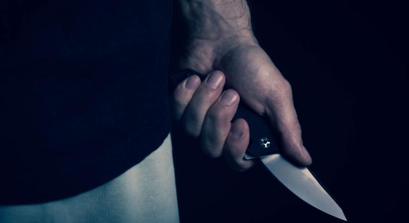 Sokkoló: egyetlen késszúrással végzett jóval fiatalabb párjával a férfi