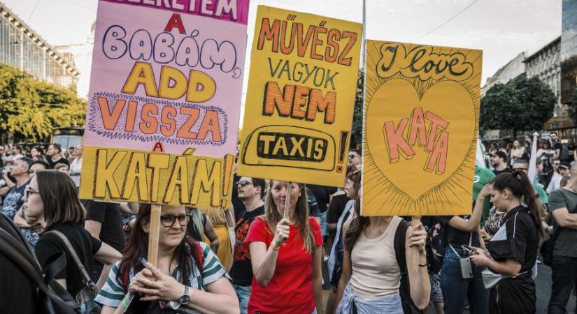 Nem nőtt látványosan a feketéző művészek száma, de van, akinek a nettója ugyanaz, mint 2005-ben