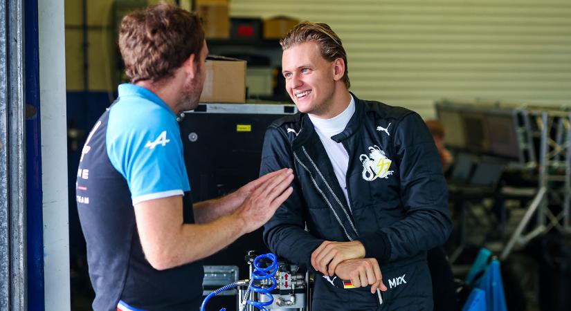 Schumacher bármikor visszatérhet a Forma-1-be