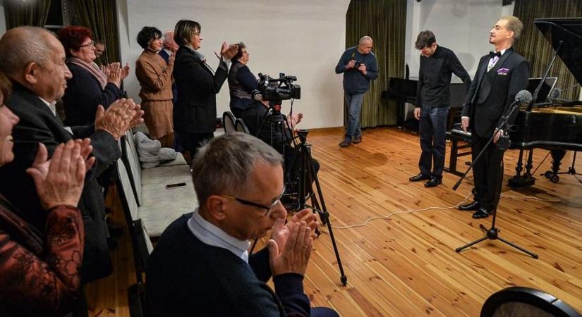 Zenedrámával imádkoztak a békéért Gyöngyösön  fotók