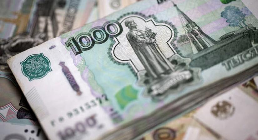 Folytatja a valutavételt az orosz jegybank, akár zuhan a rubel, akár nem