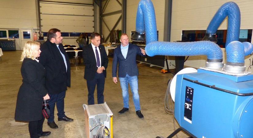 Új csarnokot épített és korszerűsítette a gyártási technológiát a Jász Intertrans Kft.