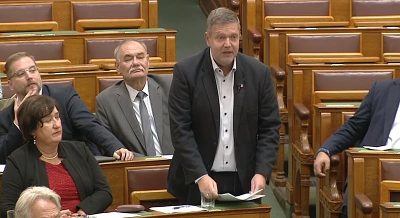 A magyarok nyögik, hogy a Fidesz tovább halad a putyini úton