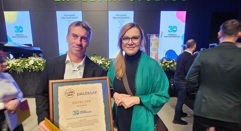 Virágai miatt kapott elismerést Devecser