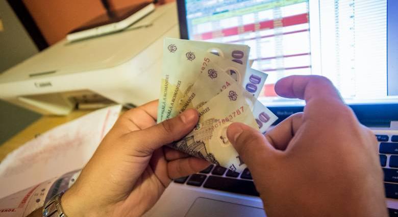Hallgatólagosan elfogadta a szenátus a helyi hatóságokat költségcsökkentésre kötelező tervezetet