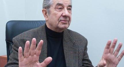 Ágh Attila: az EU gondolkodik saját magáról, ezért „támadja” a miniszterelnök