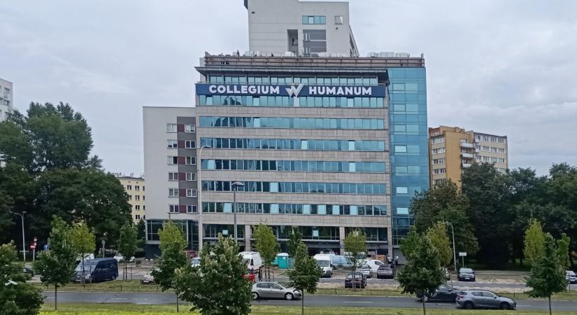 Titokzatos magánegyetem, háttérben a lengyel kormánypárttal és egy felcsúti minicéggel