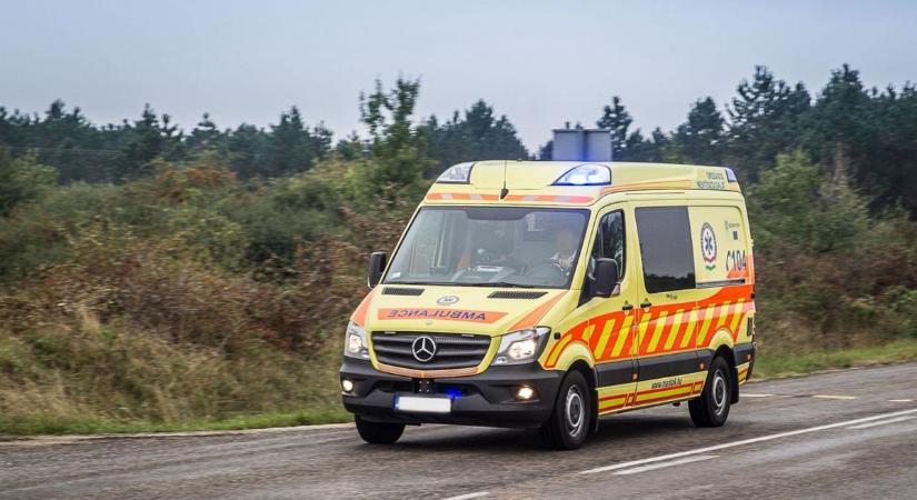 Szalagkorlátnak ütközött egy autó Takácsinál