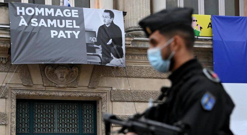 Hat diák áll bíróság elé a lefejezett francia tanár ügyében