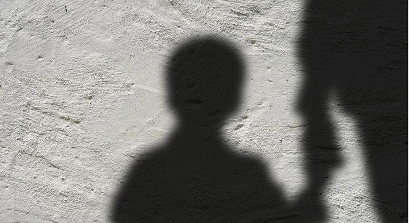 Lefagyott lábfejek, cigaretta, alkohol, ápolatlanság: így nevelték a Győr-Moson-Sopronban élő szülők a gyerekeiket
