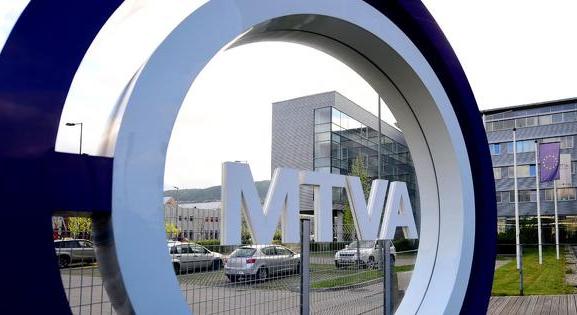 Bérekre 28 milliárd: nem sajnálja a kormány az adófizetők pénzét a közmédiától