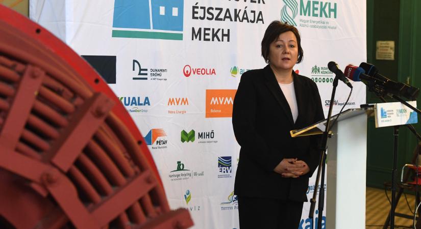 Havonta 1,6 millió forint lehet az átlagos fizetés az energetikai hivatalban