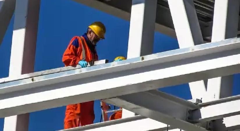 Bezuhantak a beruházások, az építőipar mindent vitt lefelé