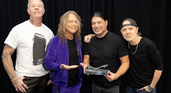 Elismerést kap az elmúlt 20 évben elért hallgatottságáért a Metallica