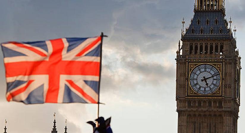 Óriásit esett a britek életszínvonala, nehéz évek várnak rájuk