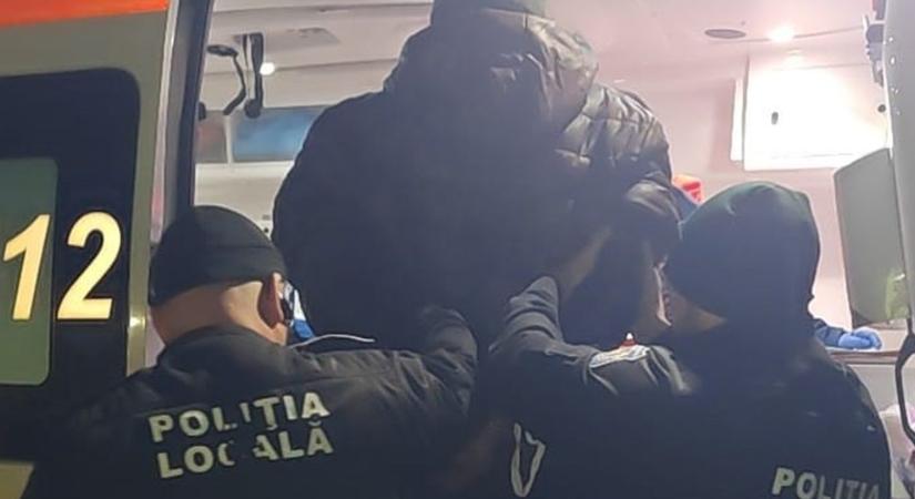 Horrorisztikus jelenet Aradon: egy marokkói az utcán próbált öngyilkosságot elkövetni