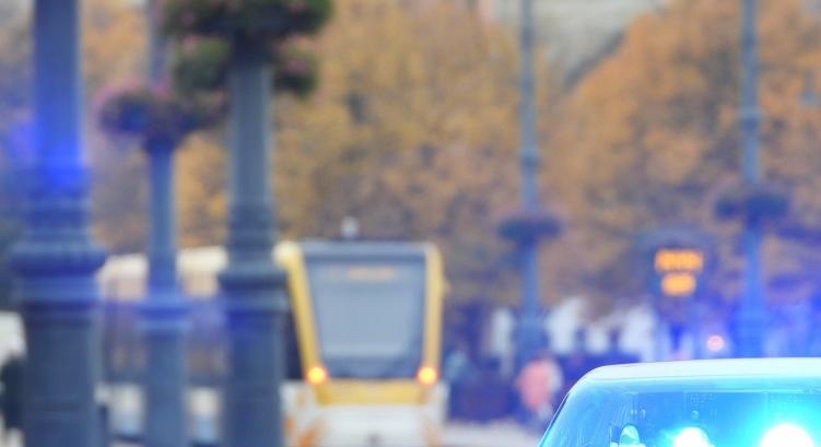 Villamos elé hajtott egy autó Budapesten