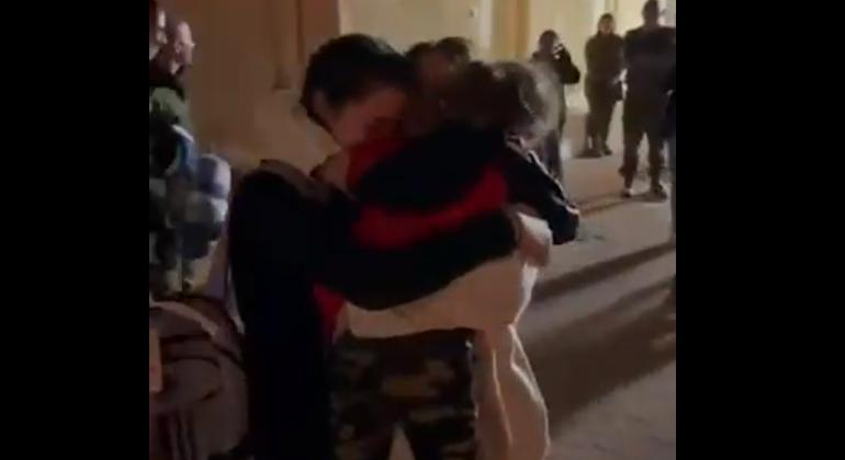 51 nap után találkozott a Hamász által elrabolt lányaival a magyar–izraeli anyuka: videón a megható pillanatok
