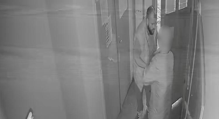 Látta ezt a férfit? Szeméremsértés miatt körözi a dunaújvárosi rendőrség
