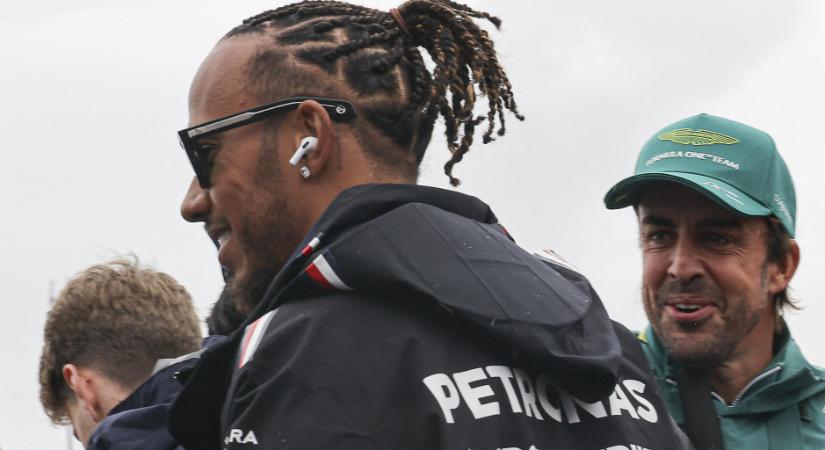 Alakul az újabb F1-botrány: Hamilton gyanúsítgatott, Alonso nem is hagyta szó nélkül