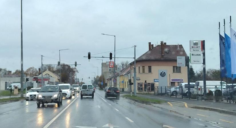 Feketék a jelzőlámpák a Zanati úton