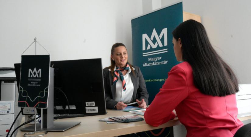 Délután négyig lehet még inflációkövető állampapírt venni, megrohamozták a magyarok az államkincstárt