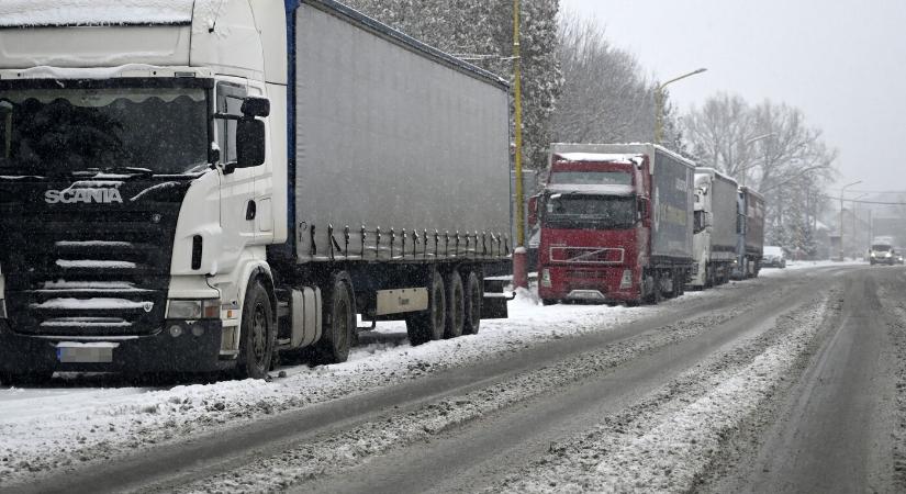 Lezárták a teherforgalom elől a szoroskői átkelőt