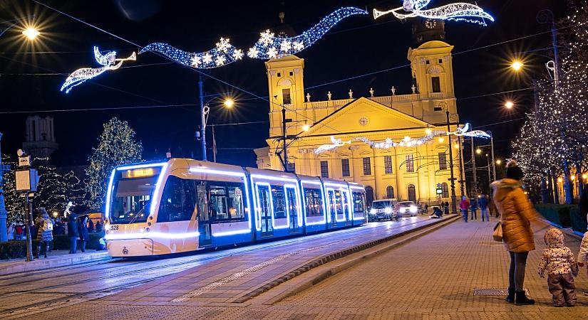 Idén is beragyogják Debrecent a fényvillamosok