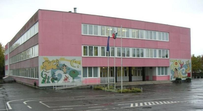 Nincs pénz helyreállítani az egri Hunyadi iskola balesetveszélyes udvarát teljesen