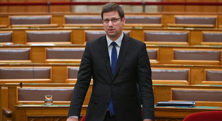 Gulyás Gergely elárulta, pontosan hány fideszes vezetésű falu kapott támogatást