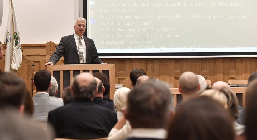 Semjén Zsolt: A kereszténydemokrata filozófia fundamentuma Jézus Krisztus evangéliuma